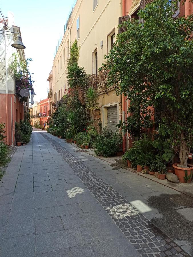 La Casetta Nel Centro Cagliari Bagian luar foto
