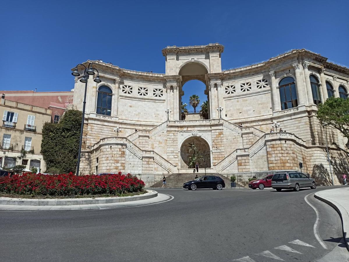 La Casetta Nel Centro Cagliari Bagian luar foto